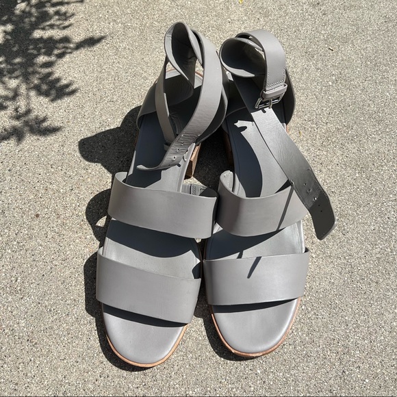 Vince block heel grey sandals block heels size 9.5 eur 39.5 with dust bag - Picture 2 of 7